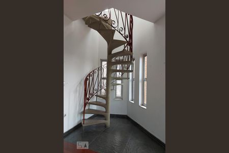 Escada sala de casa à venda com 5 quartos, 300m² em Jardim Peri Peri, São Paulo