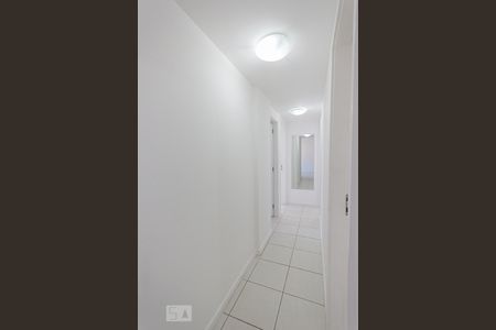Corredor de apartamento para alugar com 3 quartos, 114m² em Jacarepaguá, Rio de Janeiro