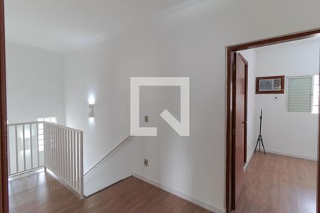 Casa para alugar com 166m², 3 quartos e 4 vagas Casa para alugar com 166m², 3 quartos e 4 vagasHall Íntimo