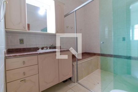Casa para alugar com 166m², 3 quartos e 4 vagas Casa para alugar com 166m², 3 quartos e 4 vagasBanheiro da Suíte