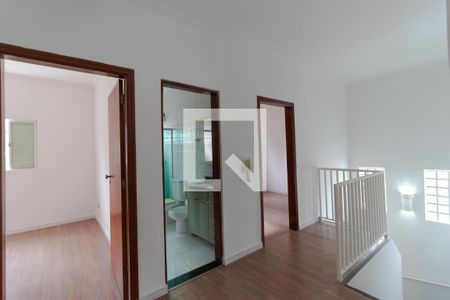 Casa para alugar com 166m², 3 quartos e 4 vagas Casa para alugar com 166m², 3 quartos e 4 vagasHall Íntimo
