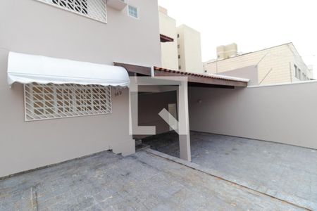 Casa para alugar com 166m², 3 quartos e 4 vagas Casa para alugar com 166m², 3 quartos e 4 vagasQuintal Frente