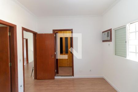 Casa para alugar com 166m², 3 quartos e 4 vagas Casa para alugar com 166m², 3 quartos e 4 vagasSuíte
