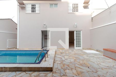 Casa para alugar com 166m², 3 quartos e 4 vagas Casa para alugar com 166m², 3 quartos e 4 vagasPiscina