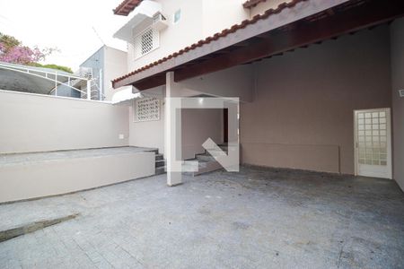 Casa para alugar com 166m², 3 quartos e 4 vagas Casa para alugar com 166m², 3 quartos e 4 vagasQuintal Frente