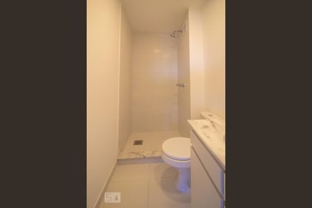 Banheiro da Suíte 1 de apartamento à venda com 2 quartos, 60m² em São Sebastião, Porto Alegre