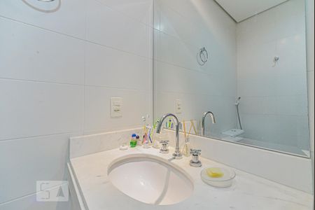 Apartamento à venda com 95m², 2 quartos e 2 vagas Apartamento à venda com 95m², 2 quartos e 2 vagasBanheiro da Suite 2