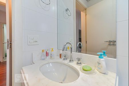 Apartamento à venda com 95m², 2 quartos e 2 vagas Apartamento à venda com 95m², 2 quartos e 2 vagasBanheiro da Suite 1