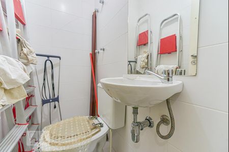 Apartamento à venda com 95m², 2 quartos e 2 vagas Apartamento à venda com 95m², 2 quartos e 2 vagasBanheiro de Serviço