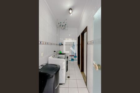 Casa à venda com 300m², 4 quartos e 4 vagas Casa à venda com 300m², 4 quartos e 4 vagasÁrea de serviço