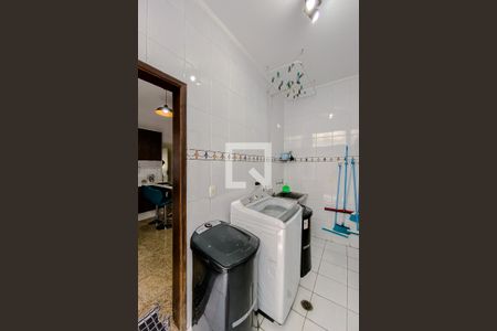 Casa à venda com 300m², 4 quartos e 4 vagas Casa à venda com 300m², 4 quartos e 4 vagasÁrea de serviço