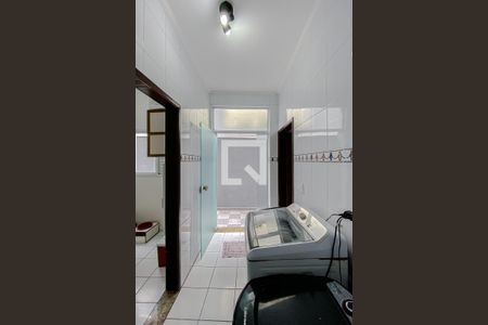 Casa à venda com 300m², 4 quartos e 4 vagas Casa à venda com 300m², 4 quartos e 4 vagasÁrea de serviço