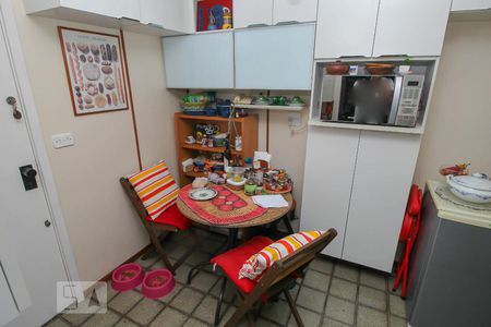 Apartamento à venda com 95m², 2 quartos e 1 vagaCozinha - Armários