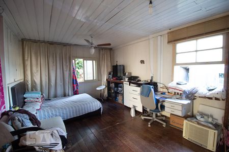 Quarto 2 de casa à venda com 1 quarto, 297m² em Passo D’areia, Porto Alegre