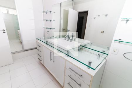 Apartamento para alugar com 195m², 3 quartos e 1 vagaBanheiro 2