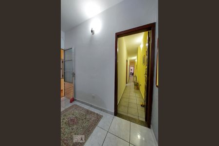Corredor de casa para alugar com 2 quartos, 150m² em Jardim das Flores, Osasco