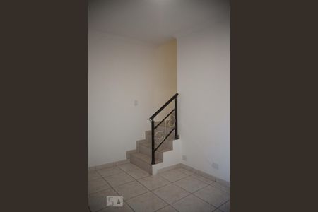Sala de casa para alugar com 2 quartos, 80m² em Vila Bertioga, São Paulo