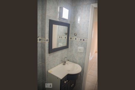 Casa para alugar com 80m², 2 quartos e sem vaga Casa para alugar com 80m², 2 quartos e sem vagaBanheiro social