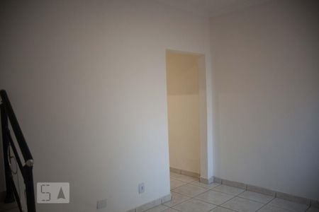 Sala de casa para alugar com 2 quartos, 80m² em Vila Bertioga, São Paulo