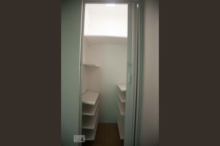 Casa para alugar com 80m², 2 quartos e sem vaga Casa para alugar com 80m², 2 quartos e sem vagaCloset Suite