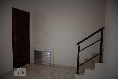 Sala de casa para alugar com 2 quartos, 80m² em Vila Bertioga, São Paulo
