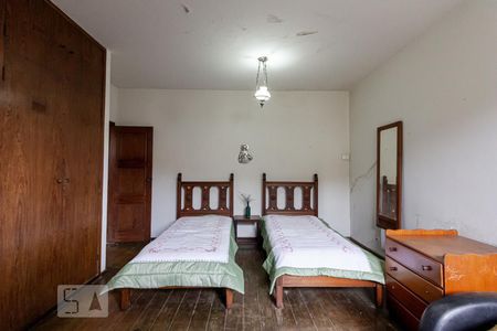 Casa à venda com 600m², 6 quartos e 3 vagasQuarto 2