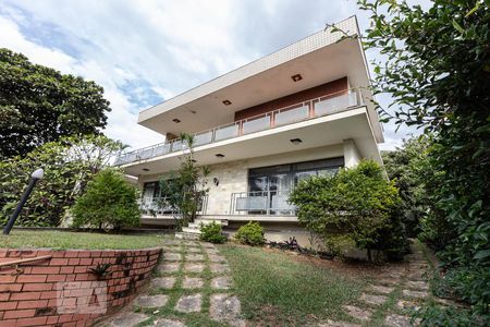 Casa à venda com 600m², 6 quartos e 3 vagasFachada