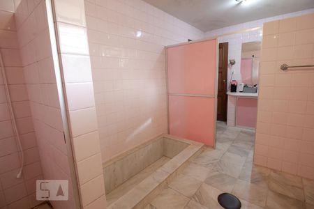 Casa à venda com 600m², 6 quartos e 3 vagasBanheiro da Suíte