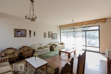 Sala de casa à venda com 6 quartos, 600m² em São Luiz, Belo Horizonte