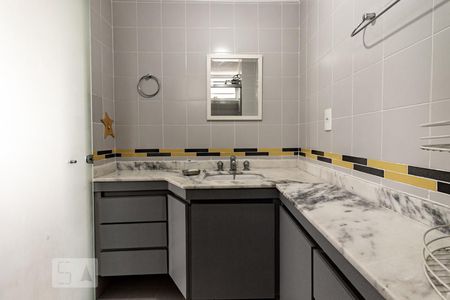 Apartamento à venda com 112m², 3 quartos e 1 vagaBanheiro da Suíte