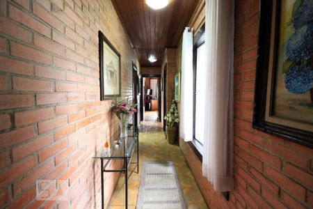 Casa à venda com 350m², 5 quartos e 4 vagas Casa à venda com 350m², 5 quartos e 4 vagasCorredor