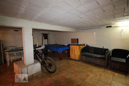 Casa à venda com 350m², 5 quartos e 4 vagas Casa à venda com 350m², 5 quartos e 4 vagasGaragem