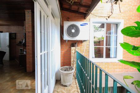 Casa à venda com 350m², 5 quartos e 4 vagas Casa à venda com 350m², 5 quartos e 4 vagasVaranda