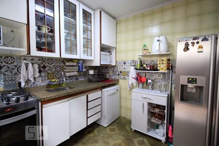 Casa à venda com 350m², 5 quartos e 4 vagas Casa à venda com 350m², 5 quartos e 4 vagasCozinha