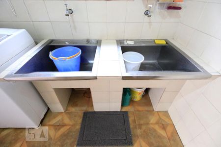 Casa à venda com 350m², 5 quartos e 4 vagas Casa à venda com 350m², 5 quartos e 4 vagasEdícula - Lavanderia