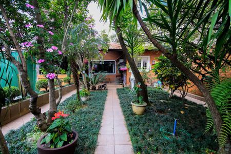 Casa à venda com 350m², 5 quartos e 4 vagas Casa à venda com 350m², 5 quartos e 4 vagasEntrada