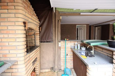 Casa à venda com 350m², 5 quartos e 4 vagas Casa à venda com 350m², 5 quartos e 4 vagasÁrea comum - Churrasqueira