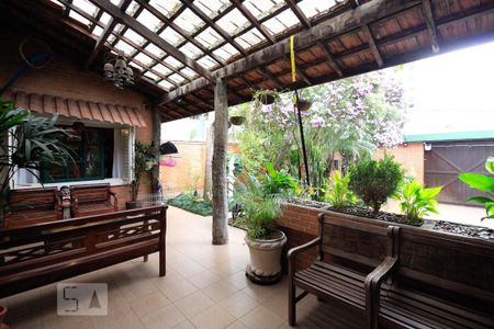 Casa à venda com 350m², 5 quartos e 4 vagas Casa à venda com 350m², 5 quartos e 4 vagasEntrada