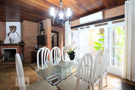 Casa à venda com 350m², 5 quartos e 4 vagas Casa à venda com 350m², 5 quartos e 4 vagasSala de jantar