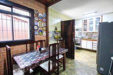 Casa à venda com 350m², 5 quartos e 4 vagas Casa à venda com 350m², 5 quartos e 4 vagasCopa