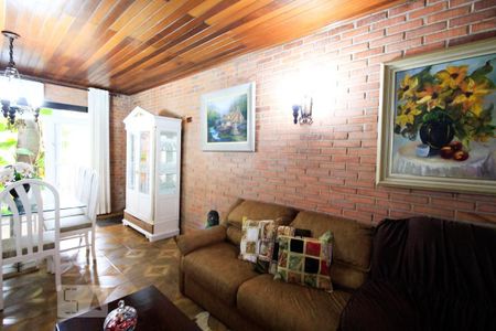 Casa à venda com 350m², 5 quartos e 4 vagas Casa à venda com 350m², 5 quartos e 4 vagasSala