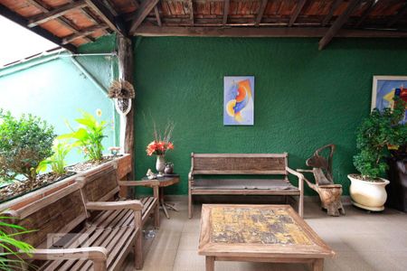 Casa à venda com 350m², 5 quartos e 4 vagas Casa à venda com 350m², 5 quartos e 4 vagasHall