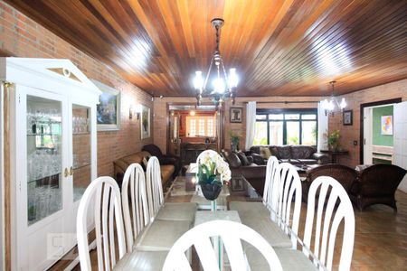 Casa à venda com 350m², 5 quartos e 4 vagas Casa à venda com 350m², 5 quartos e 4 vagasSala de jantar