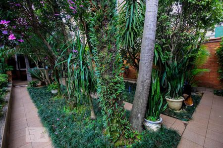 Casa à venda com 350m², 5 quartos e 4 vagas Casa à venda com 350m², 5 quartos e 4 vagasEntrada