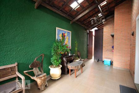 Casa à venda com 350m², 5 quartos e 4 vagas Casa à venda com 350m², 5 quartos e 4 vagasHall