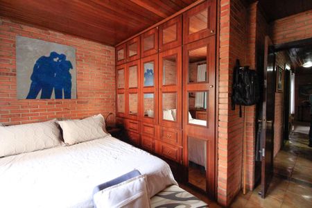 Casa à venda com 350m², 5 quartos e 4 vagas Casa à venda com 350m², 5 quartos e 4 vagasQuarto 3