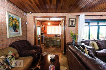 Casa à venda com 350m², 5 quartos e 4 vagas Casa à venda com 350m², 5 quartos e 4 vagasSala