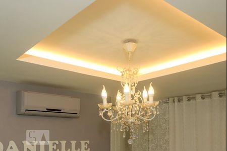 Casa de condomínio à venda com 570m², 5 quartos e 4 vagas Casa de condomínio à venda com 570m², 5 quartos e 4 vagasDetalhe da Suíte 1