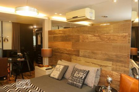 Casa de condomínio à venda com 570m², 5 quartos e 4 vagas Casa de condomínio à venda com 570m², 5 quartos e 4 vagasSuíte 2