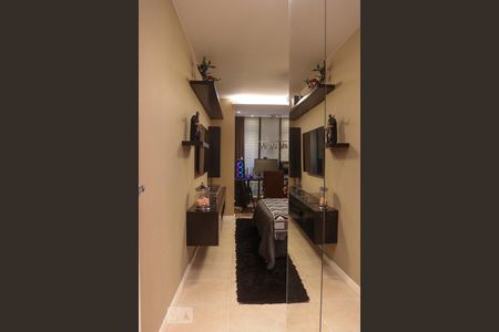 Casa de condomínio à venda com 570m², 5 quartos e 4 vagas Casa de condomínio à venda com 570m², 5 quartos e 4 vagasSuíte 2